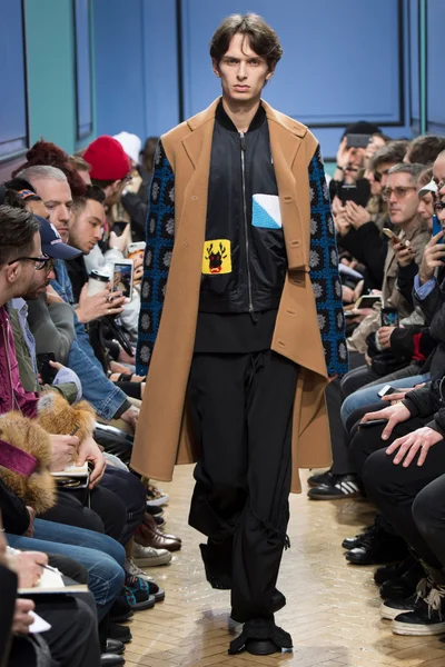 Look 15
